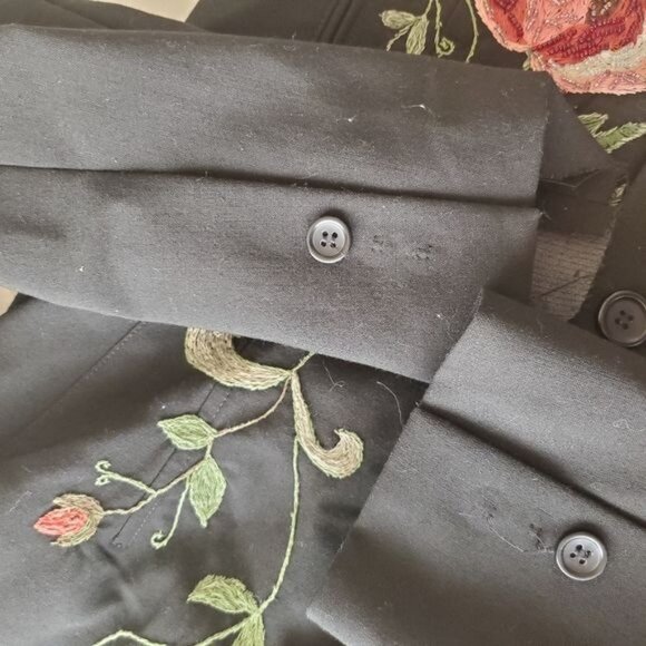Express Design Studio womens Black Blazer Sz 6 small embroidered 2 buttons fair - Picture 13 of 15